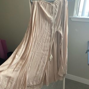 Maxi skirt with slit